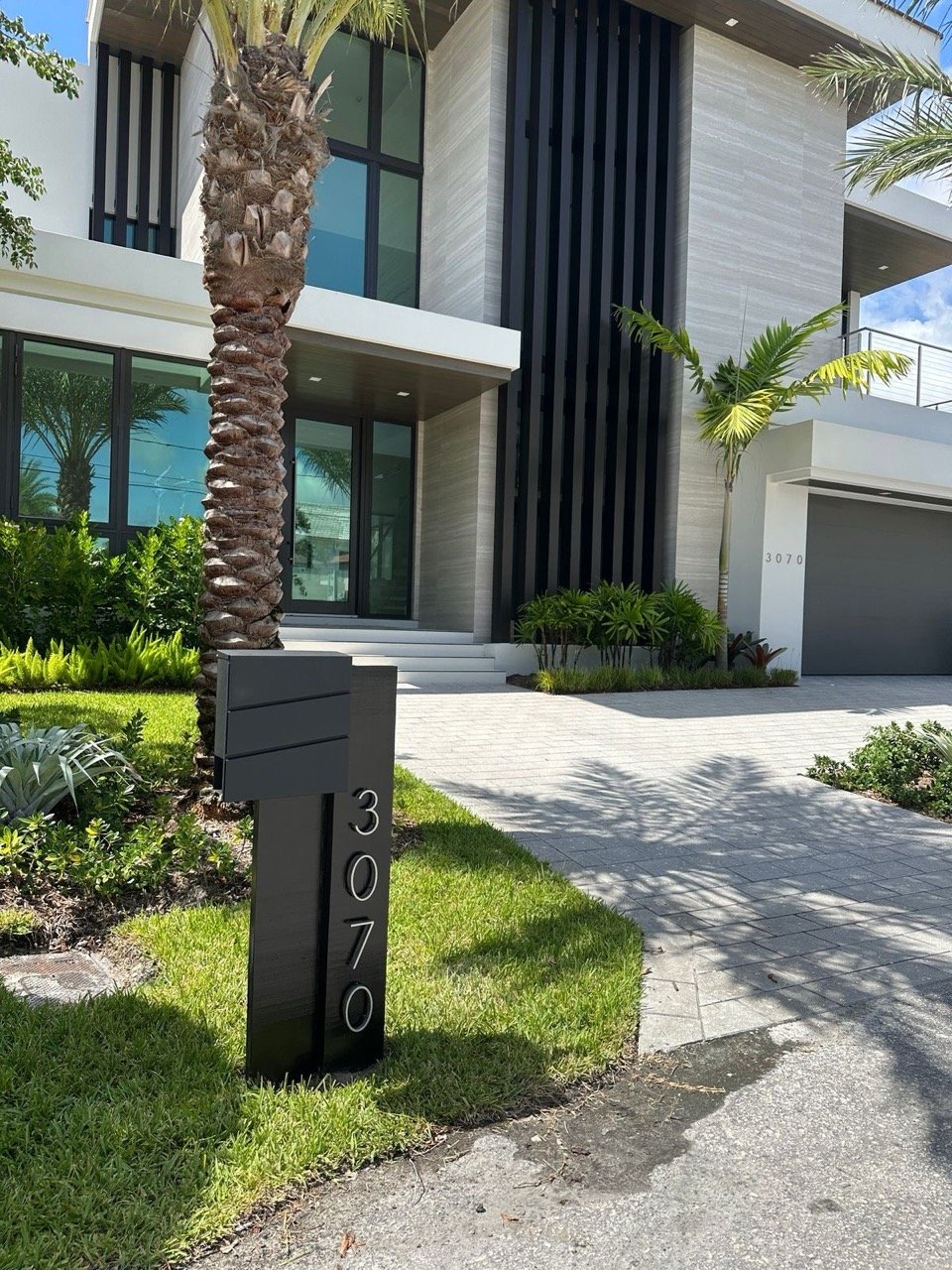 Modern mailbox design example 1